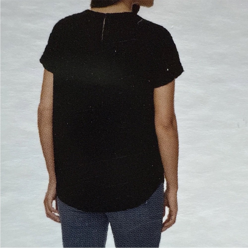 Buffalo David Bitton Black woven blouse with patch pocket & back keyhole detail - Picture 2 of 3
